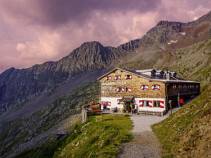 Innsbrucker Hütte, Reise: Stubaier Höhenweg (mit Gepäcktransport)