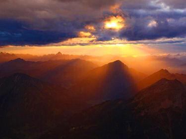 Sonnenuntergang, 7-tägige geführte Alpenüberquerung mit Gepäcktransport, Alpenüberquerung